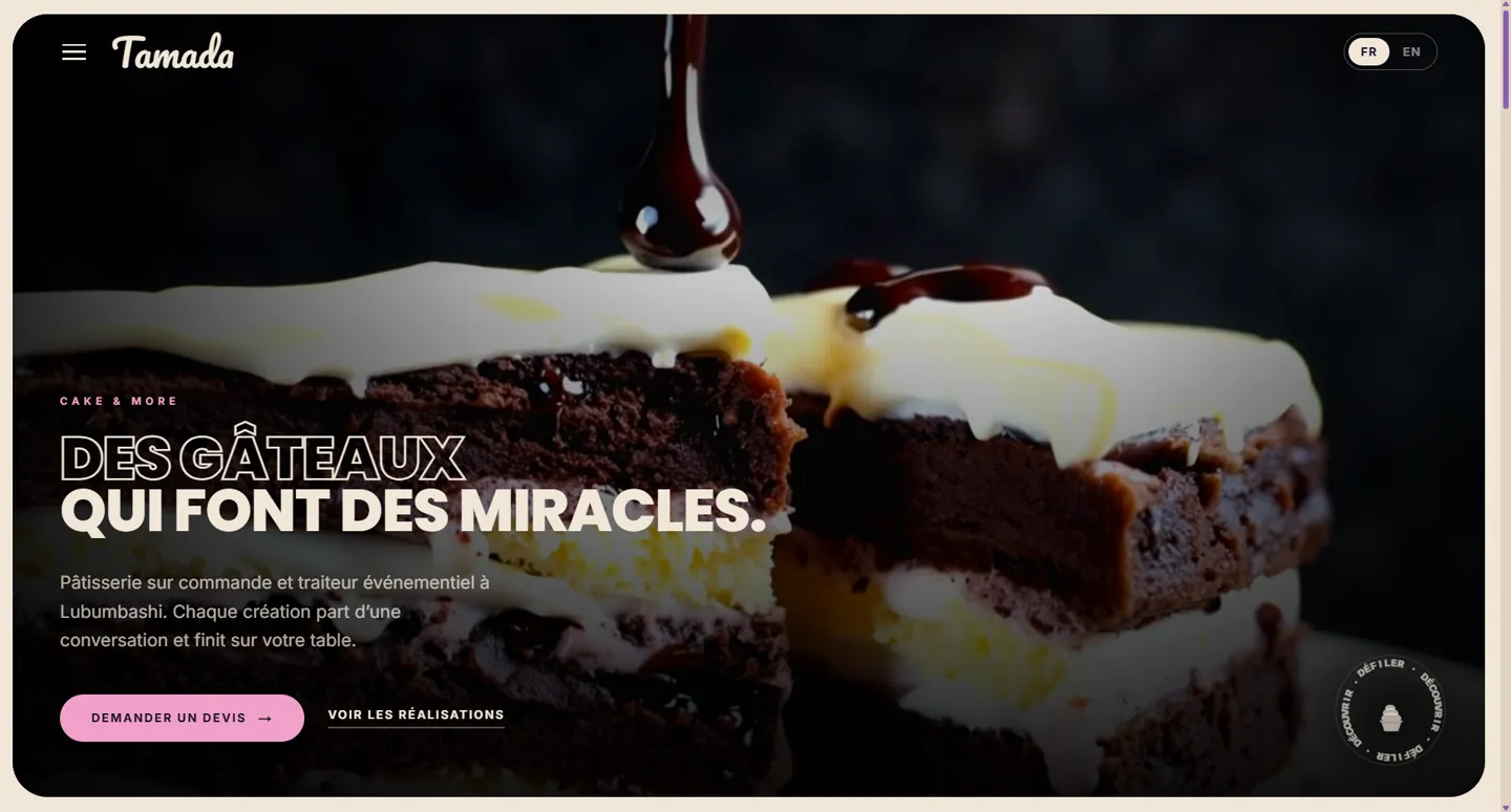 Page d’accueil de Tamada avec une pâtisserie en arrière-plan.